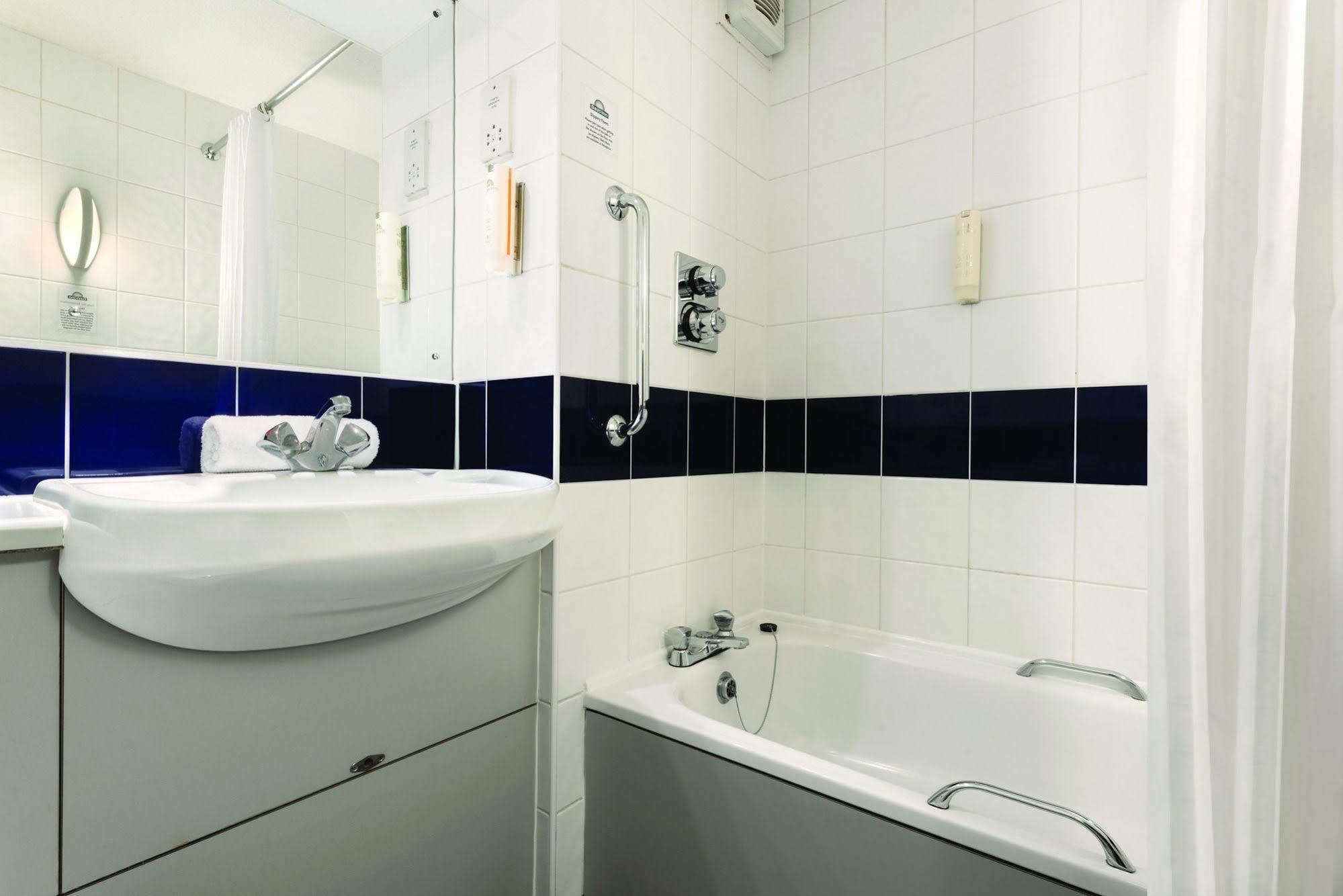 Days Inn Michaelwood M5 Falfield Экстерьер фото
